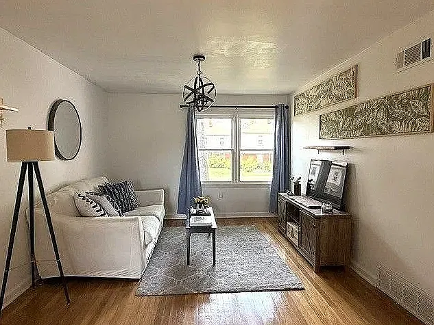 2 bed, 850 sqft, $863 — Photo 4