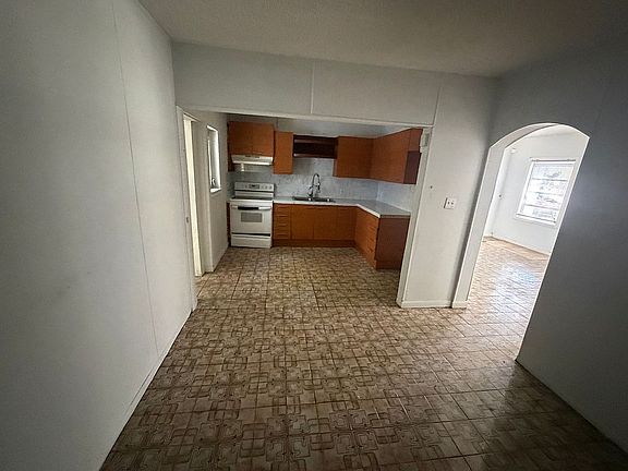 3rd image of 3621 SW 13th St