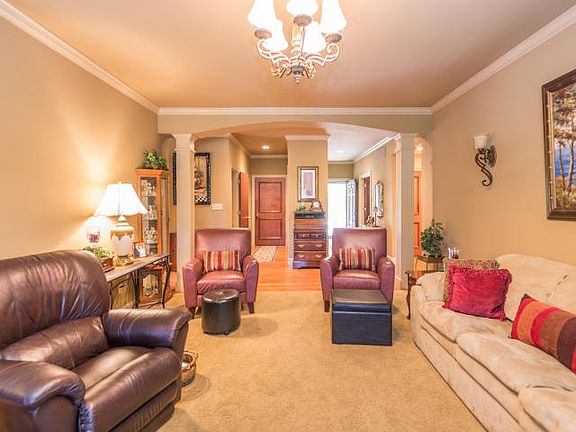 5th image of 2445 Country Club Dr