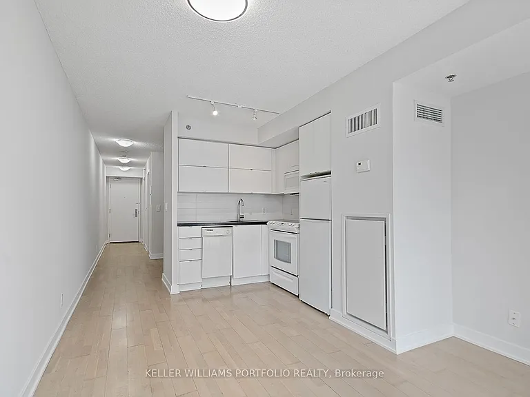 21 Nelson St #605 — Photo 14