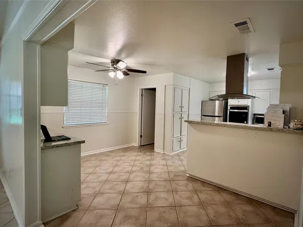 124 Dogwood St, Sugar Land, TX 77478