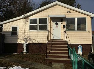 171 Curtis St, Cranston, RI 02920