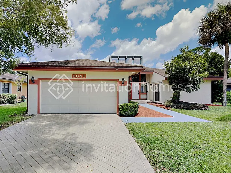 8041 Buttonwood Cir — Photo 1