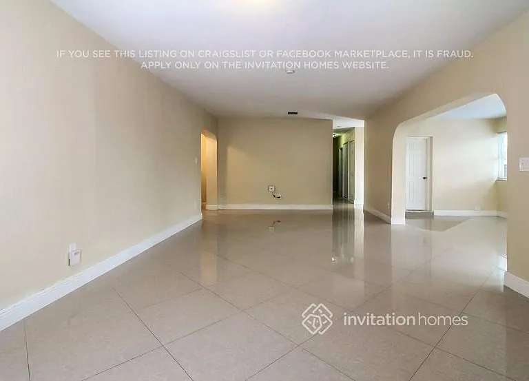 5660 W 9th Ct — Photo 2