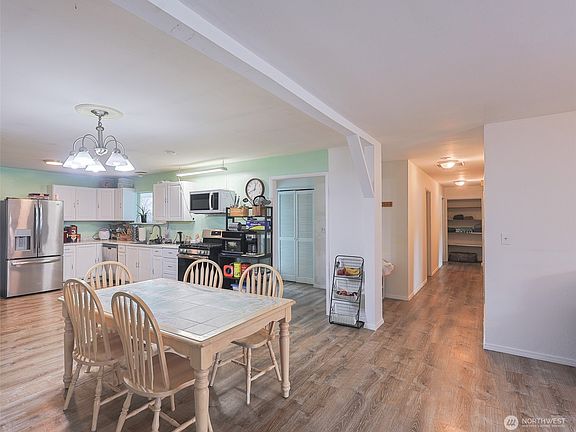 3rd image of 420 Kinwood Street SE