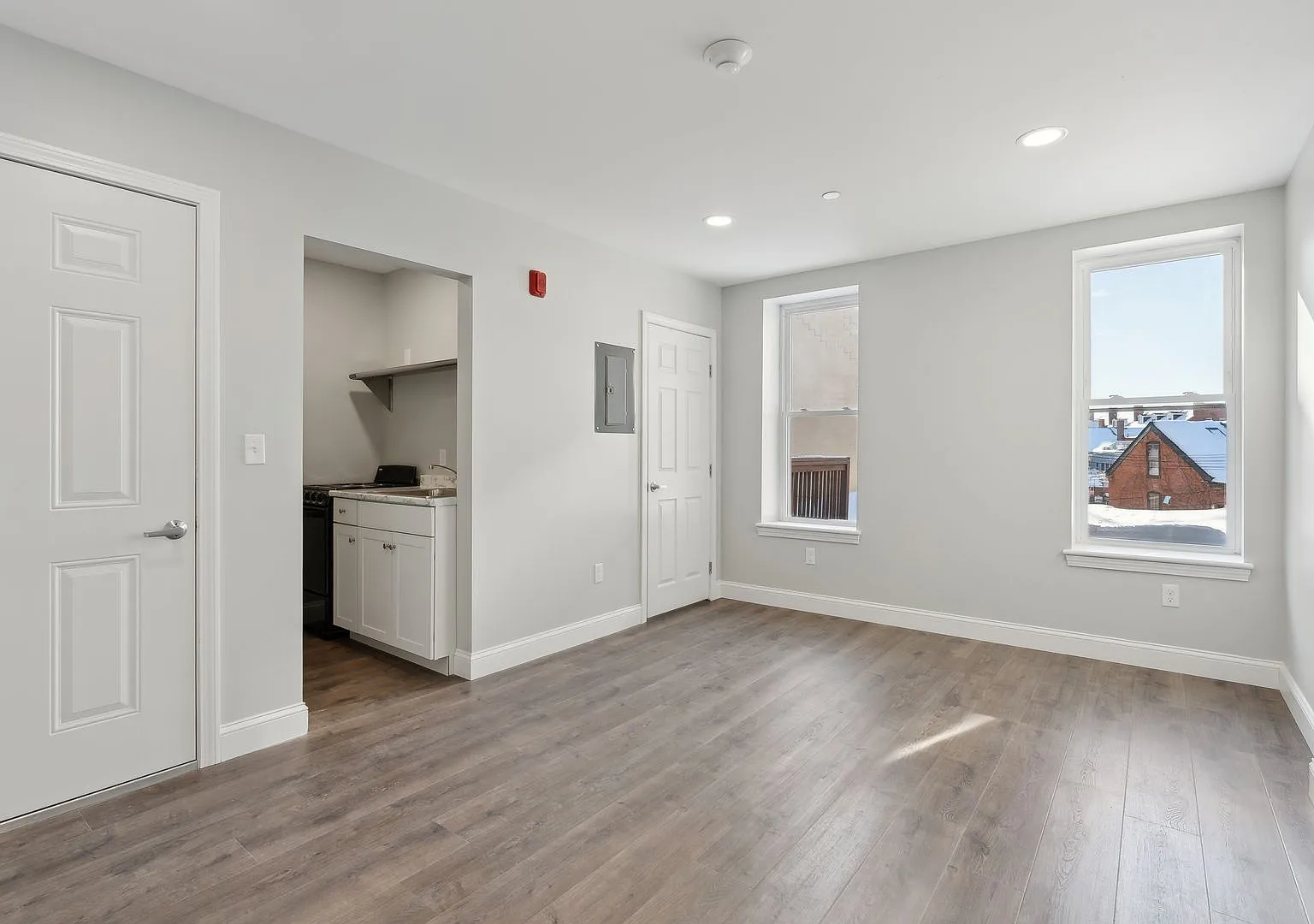 "610" on Congress St: Newer Studio Apt. 1BA $1470.00 Heat & H20 included Available 09/01/26 — Photo 3