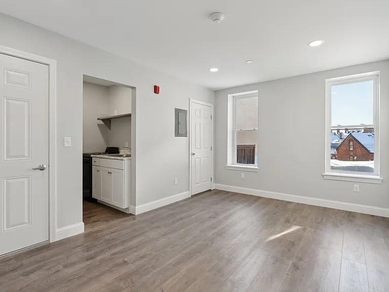 610 Congress St #6 — Photo 3