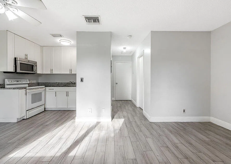 4953 Freedom Cir #302