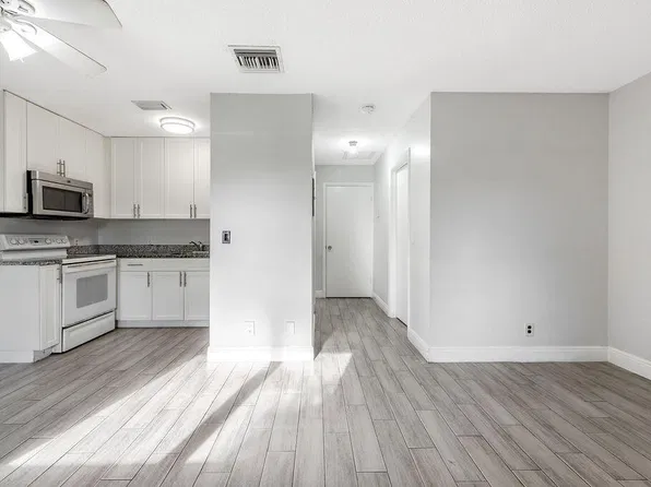 4953 Freedom Cir, Lake Worth, FL