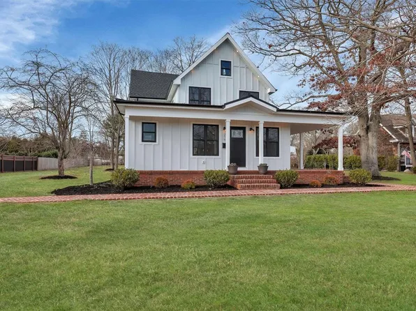 278 Gillette Avenue, Bayport, NY 11705
