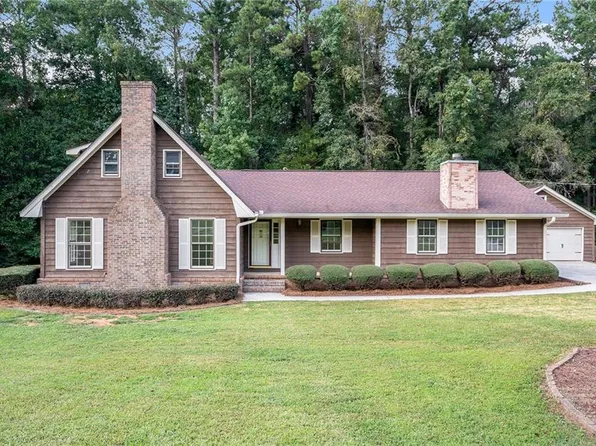90 Country Roads Dr, Stockbridge, GA 30281