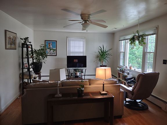 3rd image of 615 Park Ln E