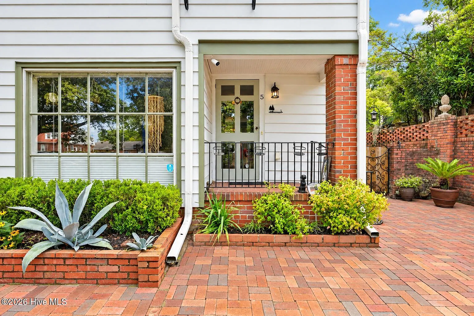 3 bed, 1.5 bath, 1714 sqft, $2,900 — Photo 3