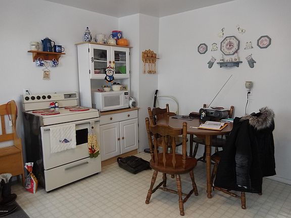 4th image of 302 E 3rd St