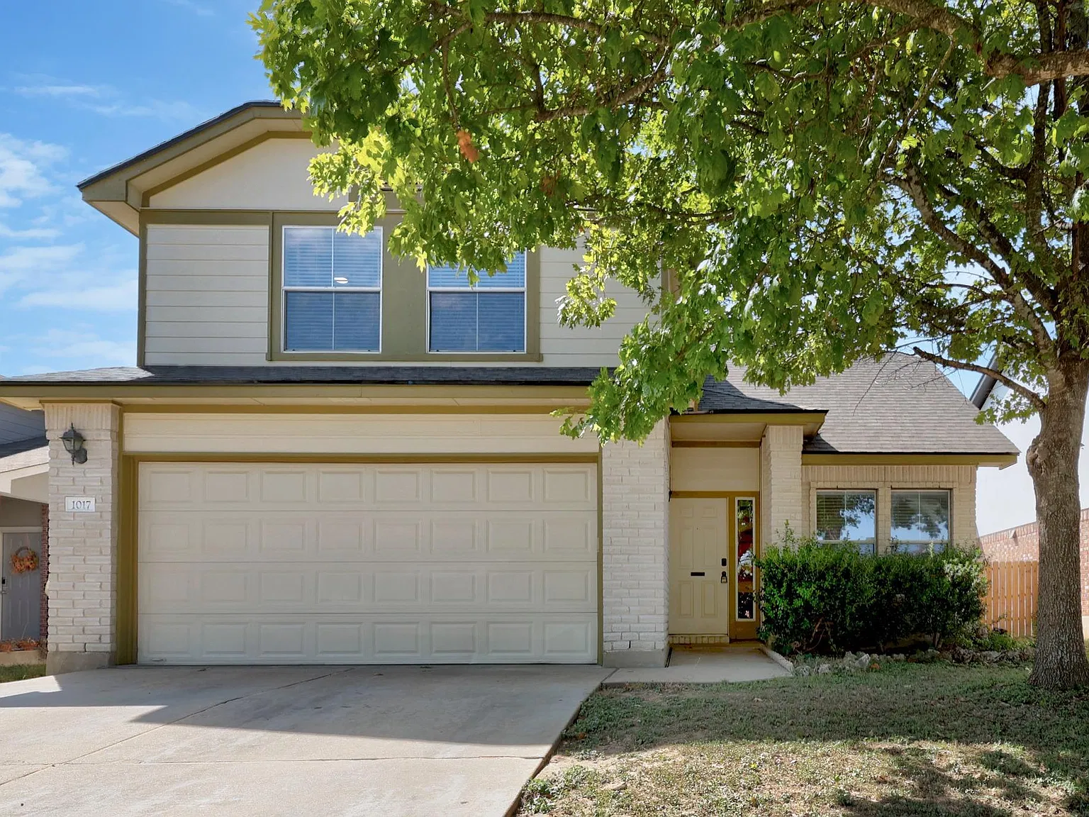 3 bed, 2.5 bath, 1736 sqft, $1,950 — Photo 1
