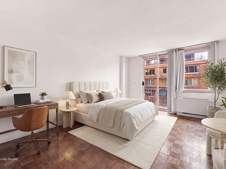 350 W 50th St #4QQ