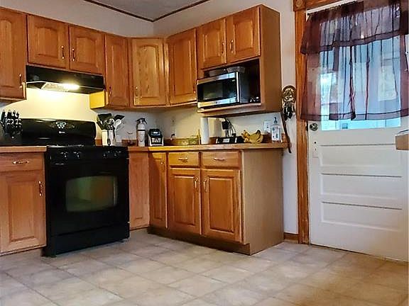 3rd image of 3761 Oneida St