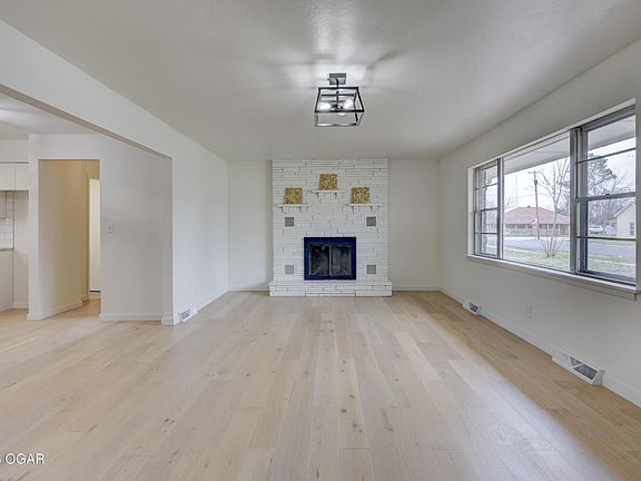 4th image of 106 S Roney St