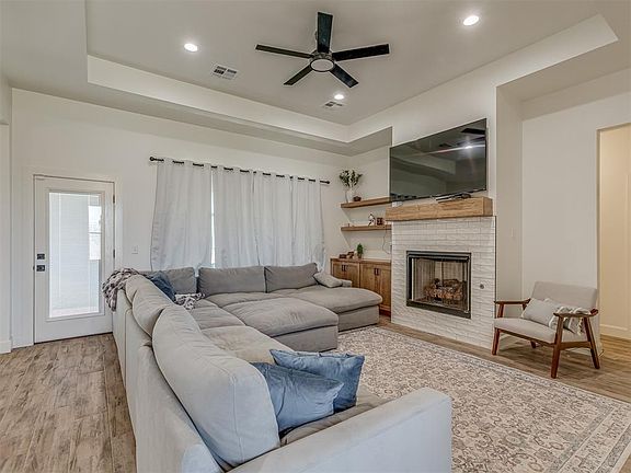 4th image of 1027 Heritage Hills Dr