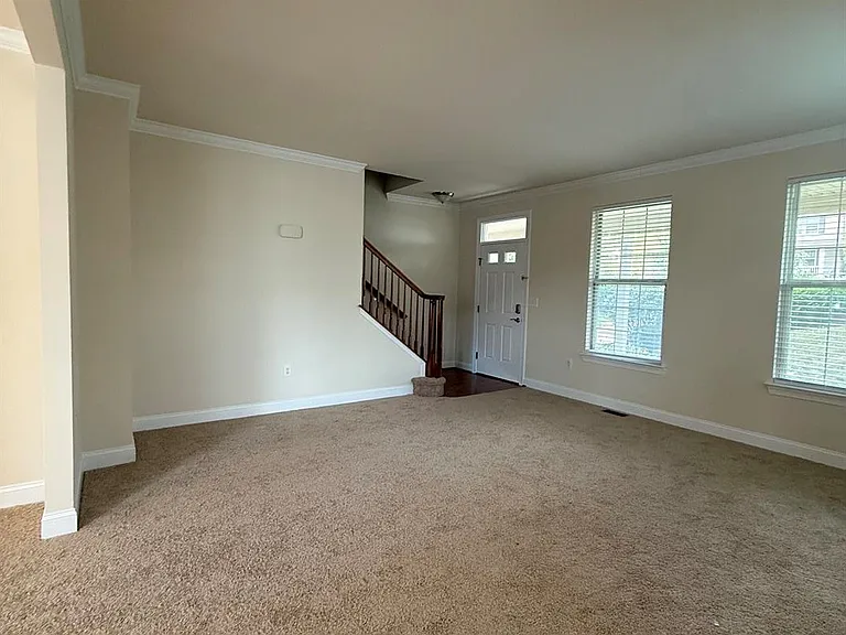 860 Main St — Photo 3