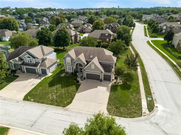 2413 SW Regency Dr, Lees Summit, MO 64082