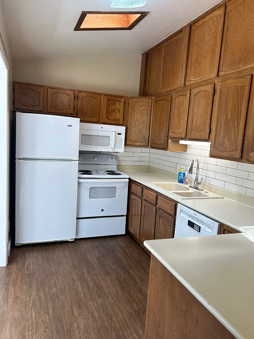 908 Whitaker Dr - 908 Whitaker Dr. — Photo 2