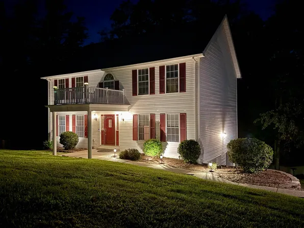 2 Cherrybrooke Ln, Fairmont, WV 26554