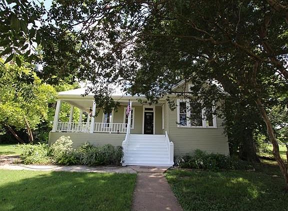 3rd image of 1305 Pine St