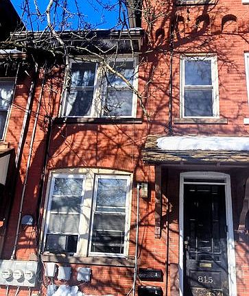 2nd image of 815 E 6th St Unit 2