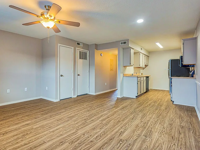 Parkridge Apartments — Photo 18
