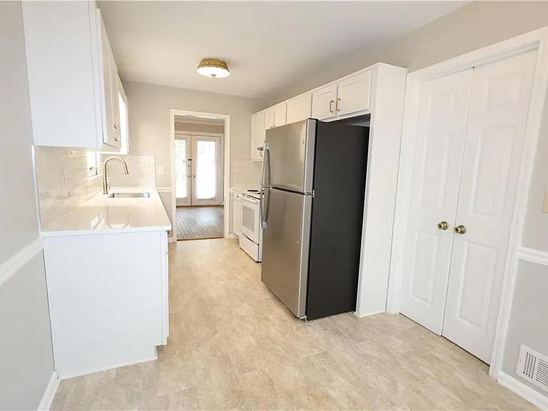 1359 Oakengate Dr — Photo 5
