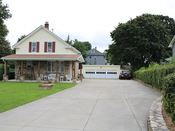 16 Youngs Ave, West Warwick, RI 02893