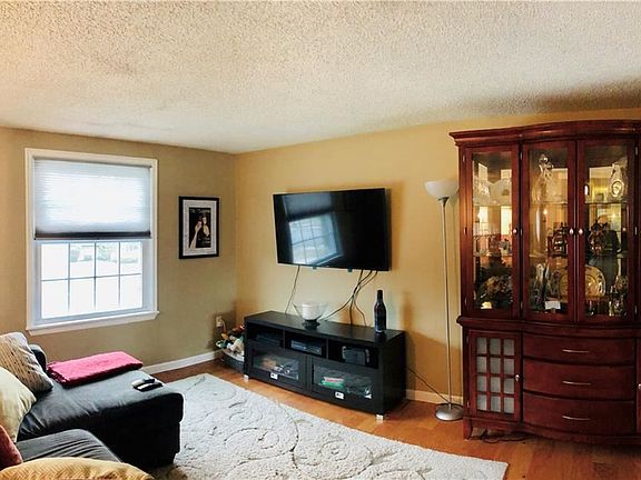 2nd image of 1426 Glidden Cir