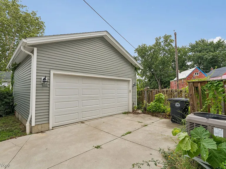 12027 Wade Park Ave — Photo 2