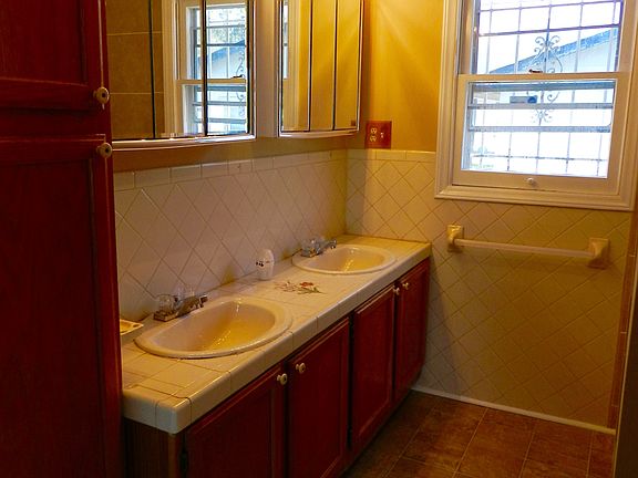 2nd image of 708 Blount St