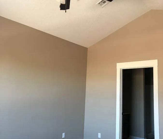 2113 S Maryland Ave — Photo 6