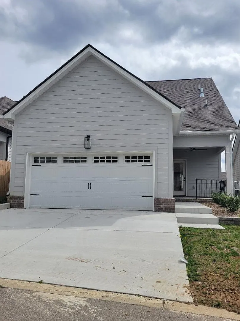 Beautiful Brand New Single Family Home in Burkitt Village — Photo 4