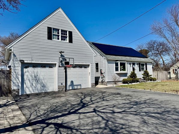 2 Litchfield Ave, Dracut, MA 01826