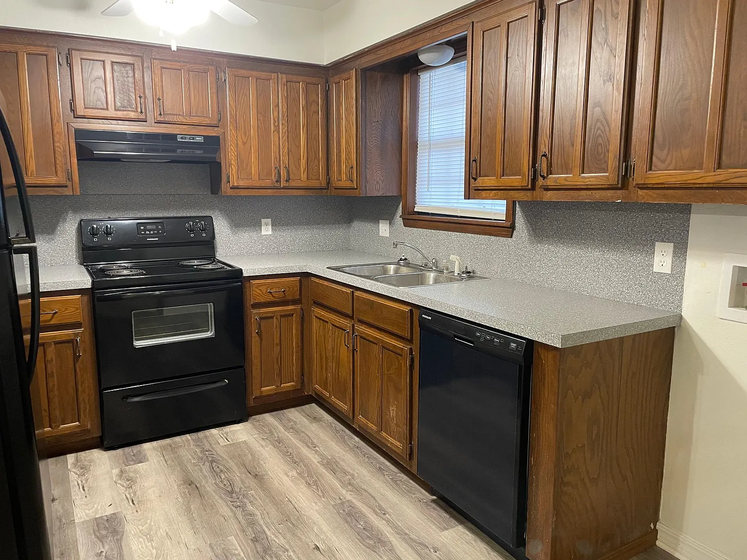 2 bed, 768 sqft, $950 — Photo 3