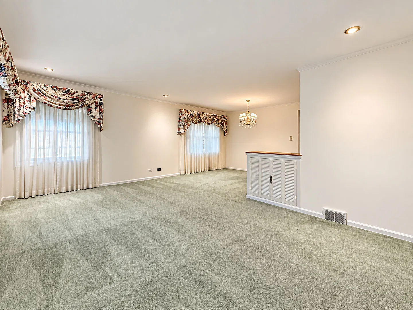 3 bed, 1.5 bath, $3,300 — Photo 4