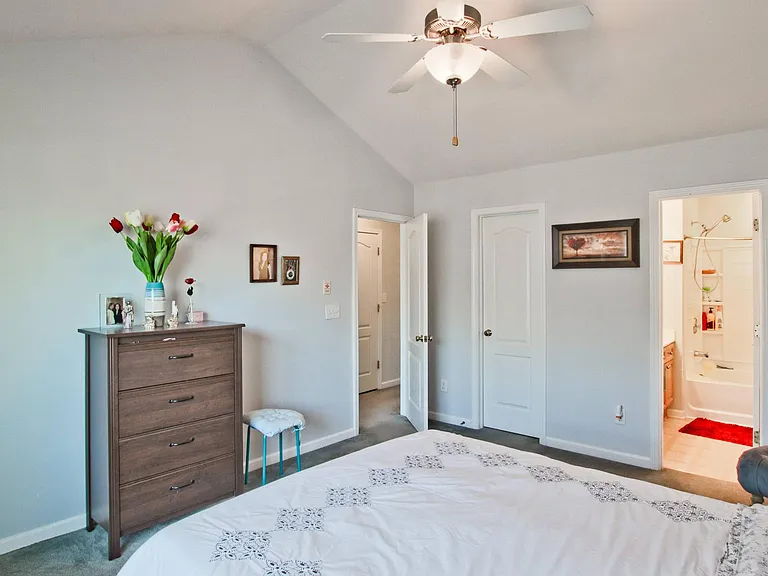 2384 Suwanee Pointe Dr — Photo 18
