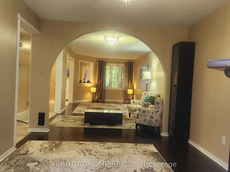 59 Havenhurst Cres — Photo 8
