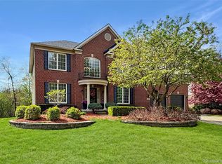 3031 Hidden Timber Dr, Orion, MI 48359