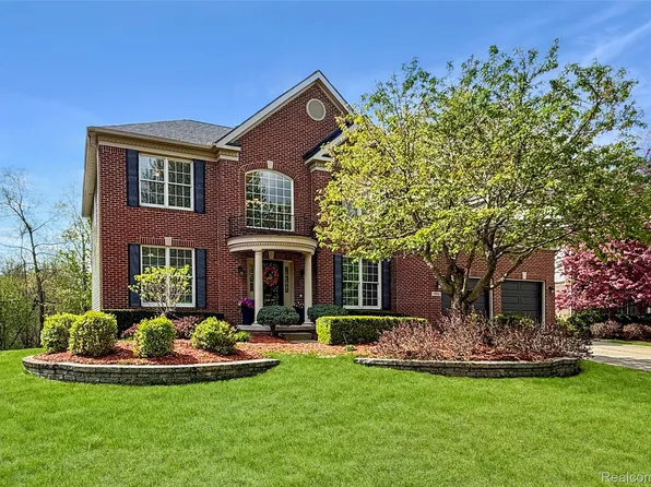 3031 Hidden Timber Dr, Orion, MI 48359