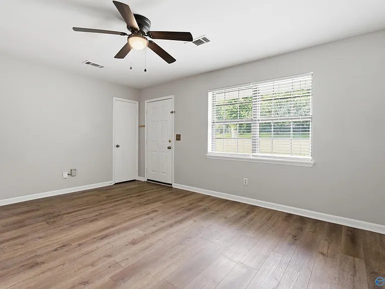 102 Greenwood Cir — Photo 3