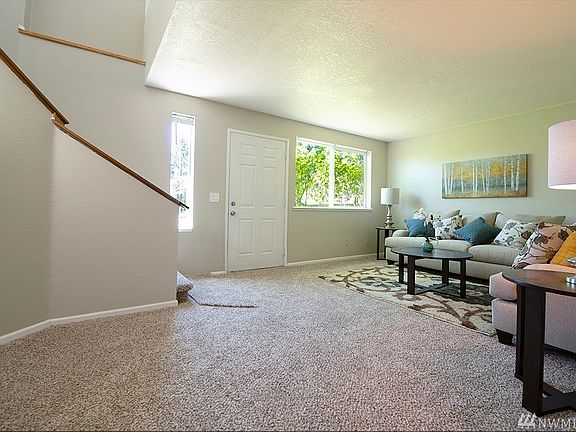 4th image of 988 Carl Ave