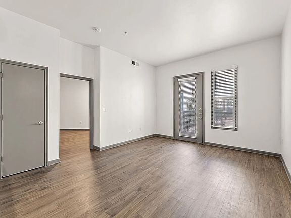 5th image of 301 West Ave #1129
