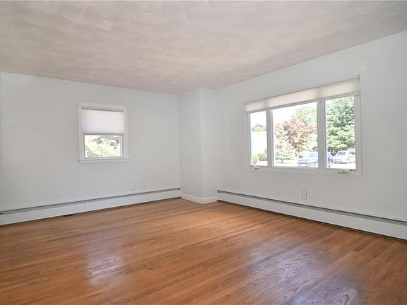 3rd image of 86 Hillside Dr