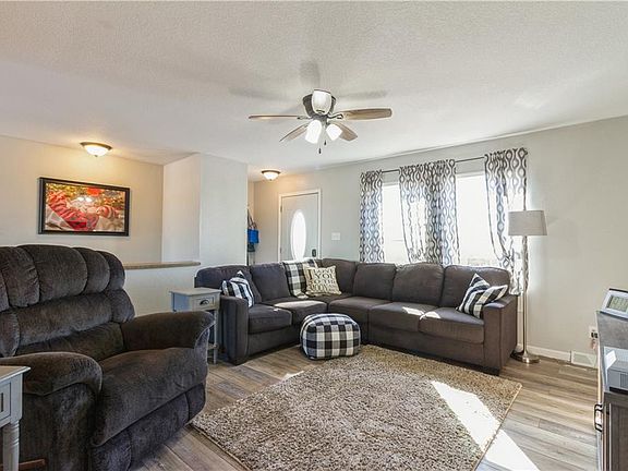 3rd image of 413 Harrison Ln