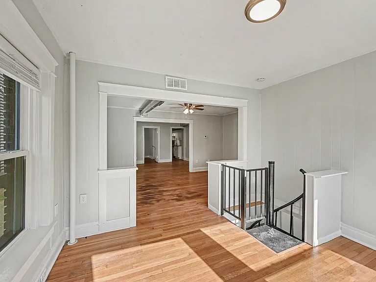 4220 Harrison St — Photo 16
